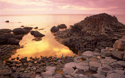 basalt-columns-of-giant-s-causeway-at-sunset-county-antrim-northern-ireland_1920x1200_48717