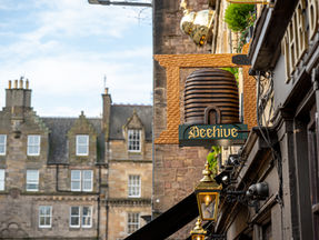 A picture of the Beehive sign in the Grassmarket