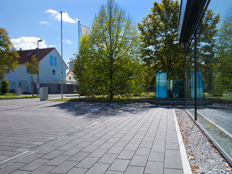 Moderne Industriepflaster Gestaltung im Außenbereich - Josef Erhard GmbH