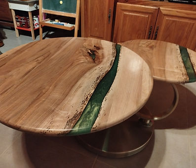 Table basse noyer et résine 1.jpg