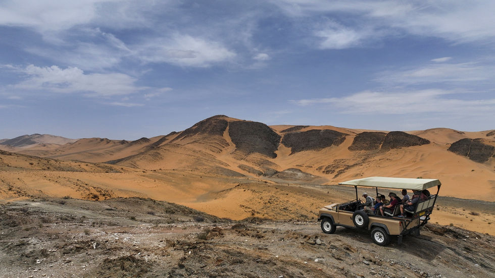 Exploring the dunes in 4x4 and on foot - Hartmanns Valley