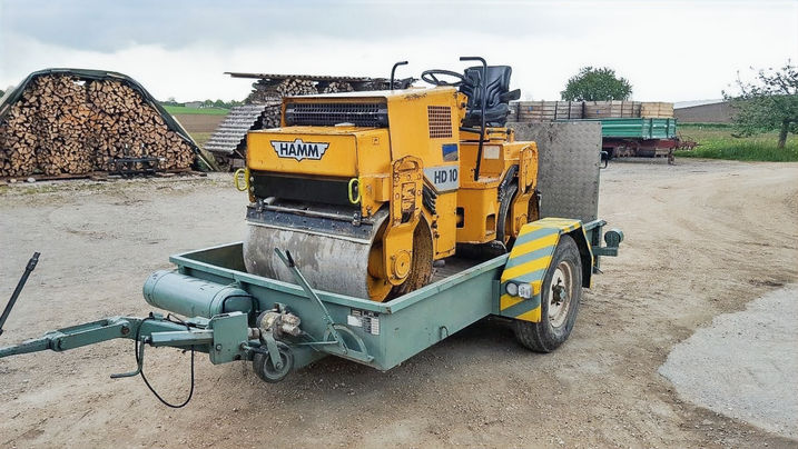 Tandemwalze Hamm HD10 (2,5 t) mit Transportanhänger (30 km/h)
