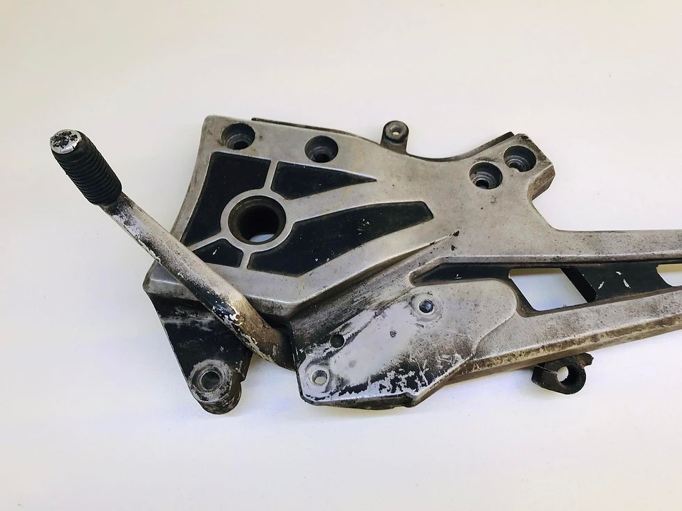 Miniatura: KAWASAKI ZX900 1984 SOPORTE POSAPIES PEDAL DE CAMBIOS