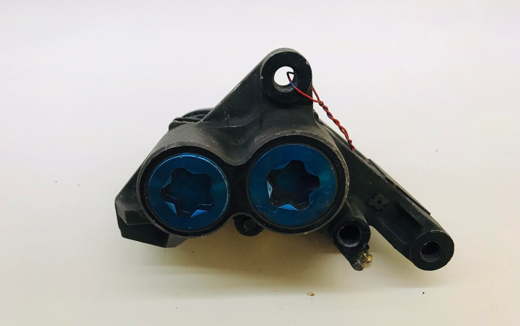 YAMAHA FZR1000 1988 CALIPER DE FRENO CDF2