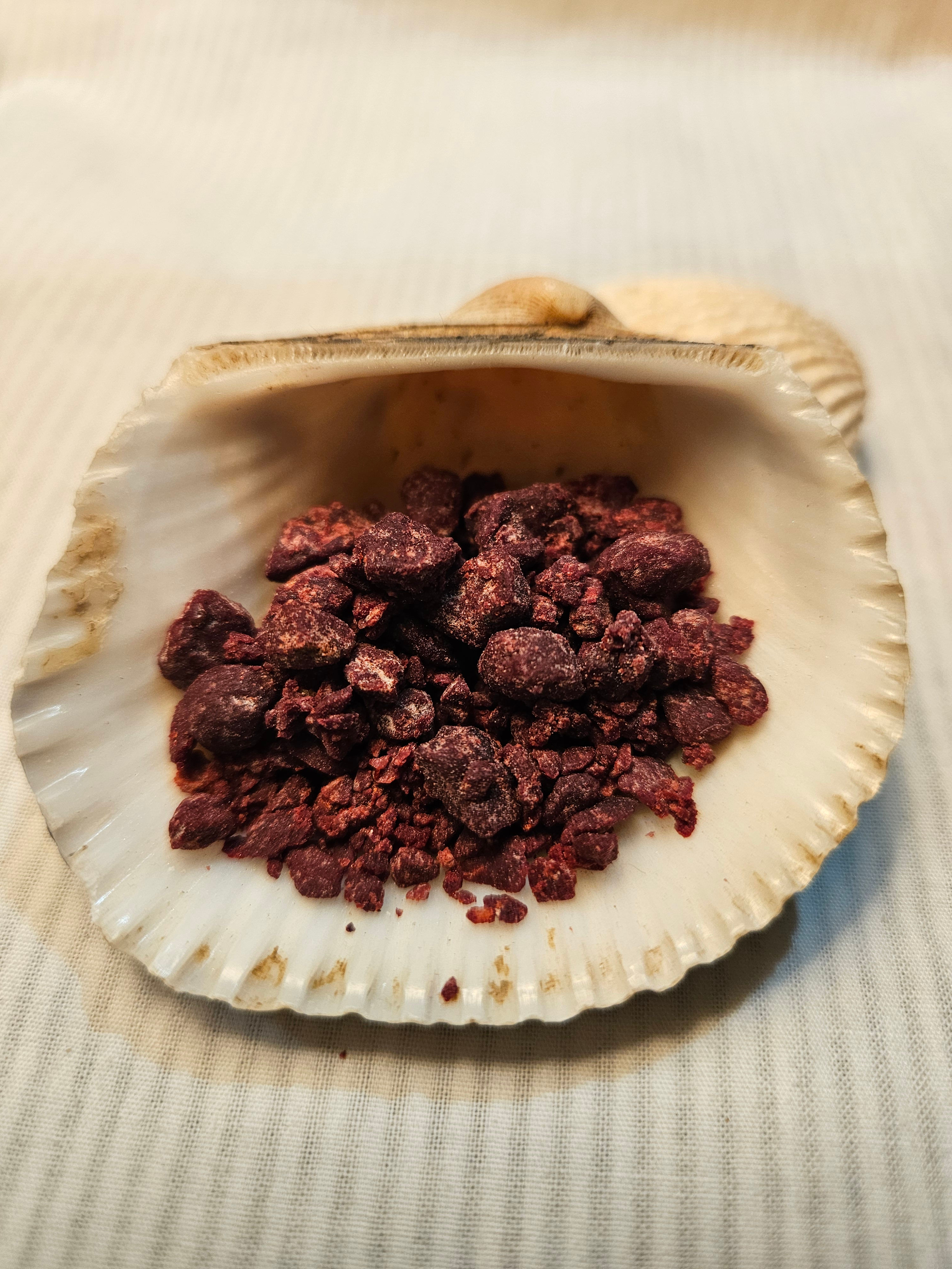 honey mix resin scented as rose in a shell