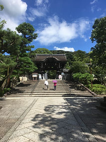 お墓参りお寺前.JPG