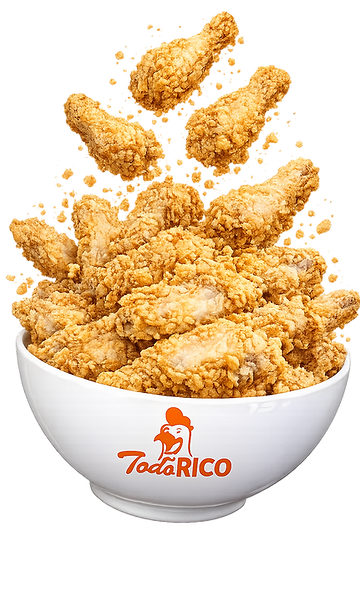 Primer plano de una cesta llena de crujientes piezas de pollo frito estilo colombiano doradas en Todo Rico Restaurante