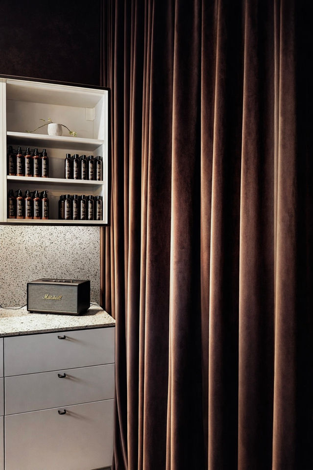 LOC - Shop "Lockenelite" wien :: interior design 2026