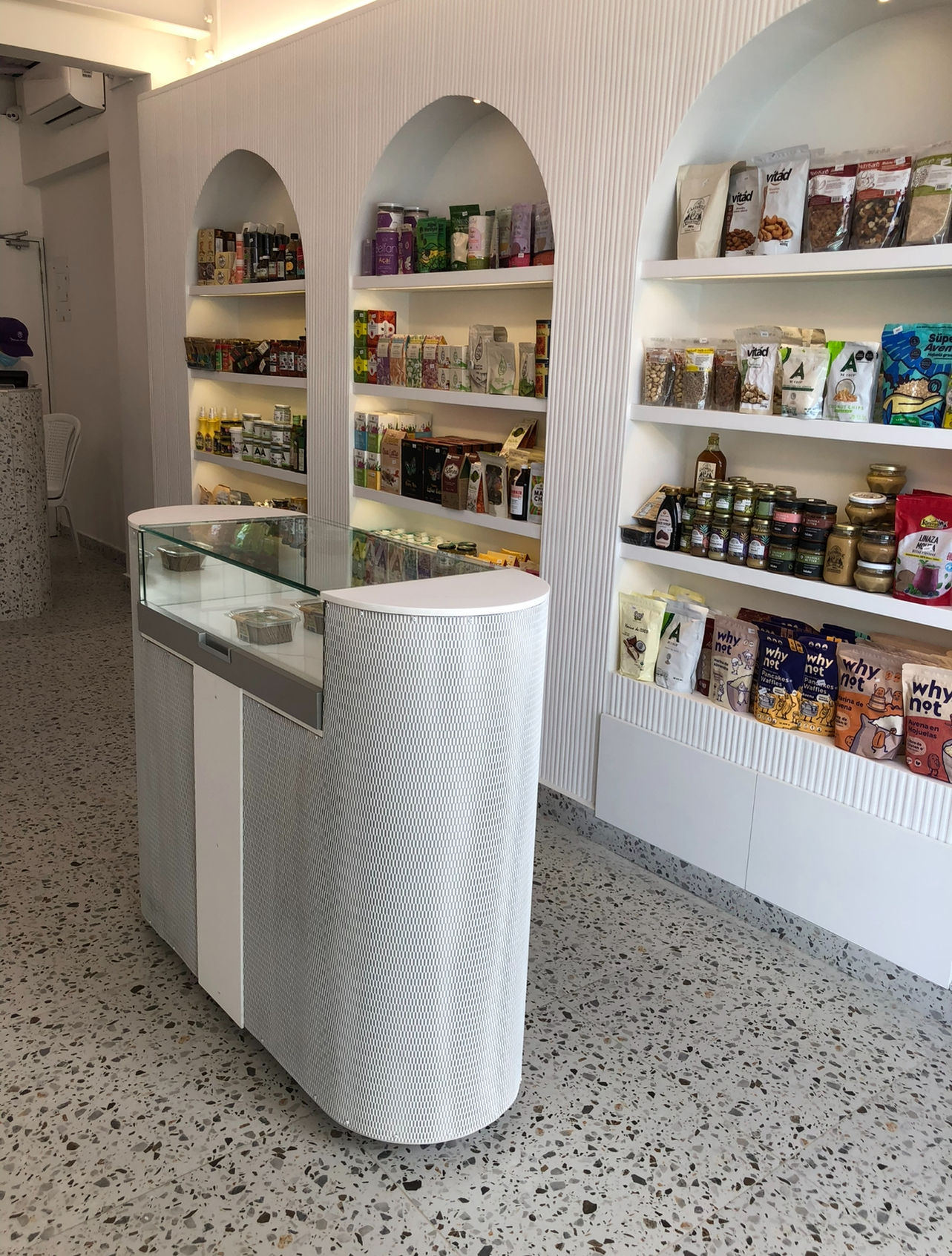 Mostrador central – Punto focal del espacio