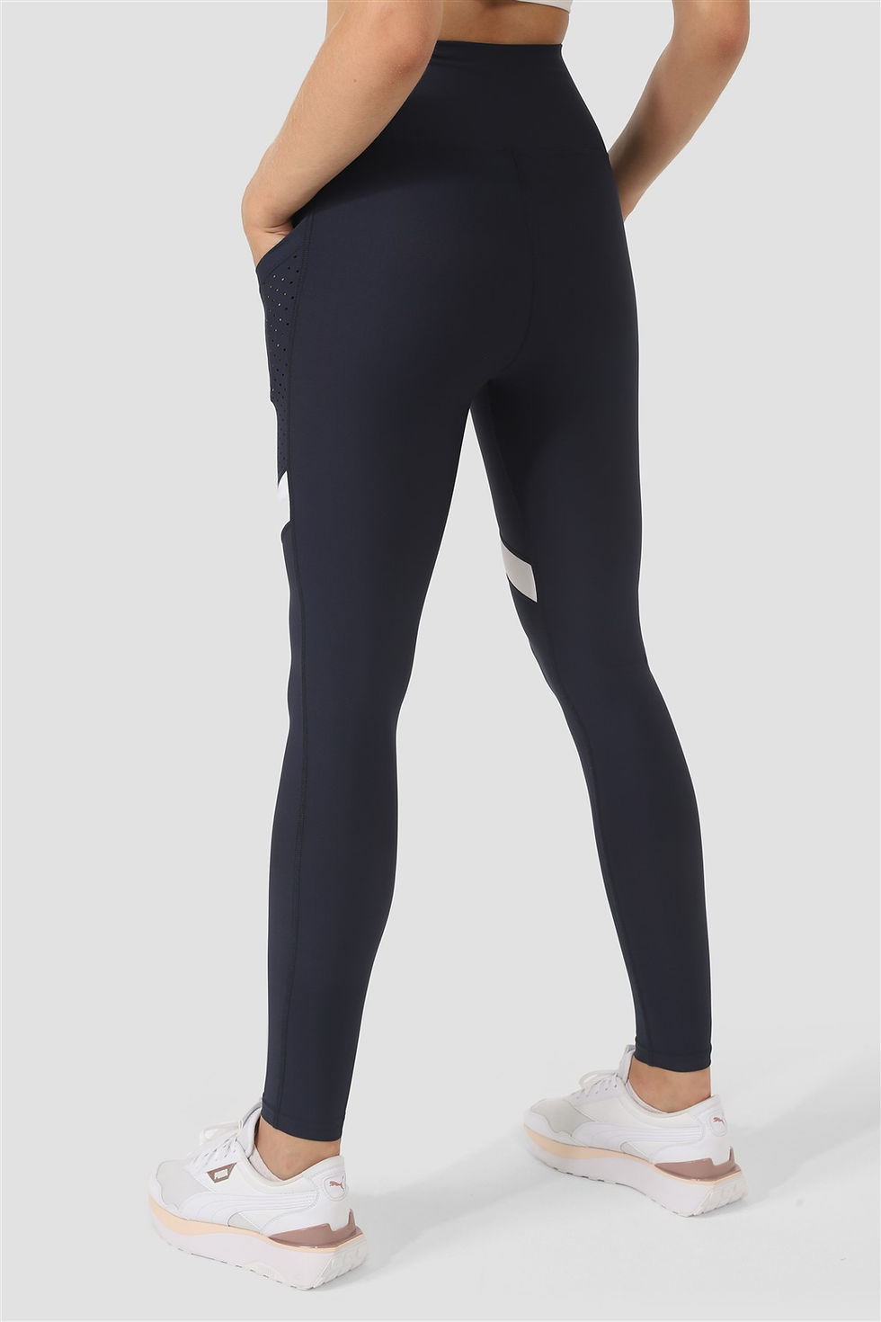 Miniaturbild: Garnished Laser-Cut Leggings mit Tasche