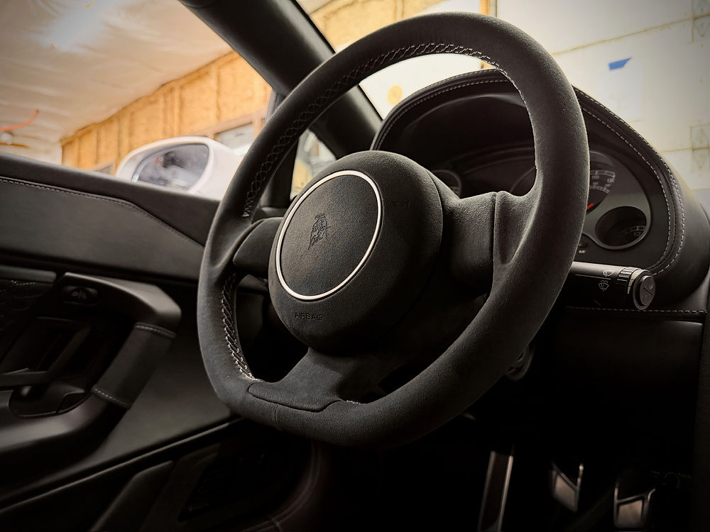 2004 Lamborghini Gallardo interior steering wheel