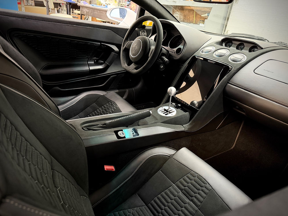 Black interior of a 2004 Lamborghini Gallardo