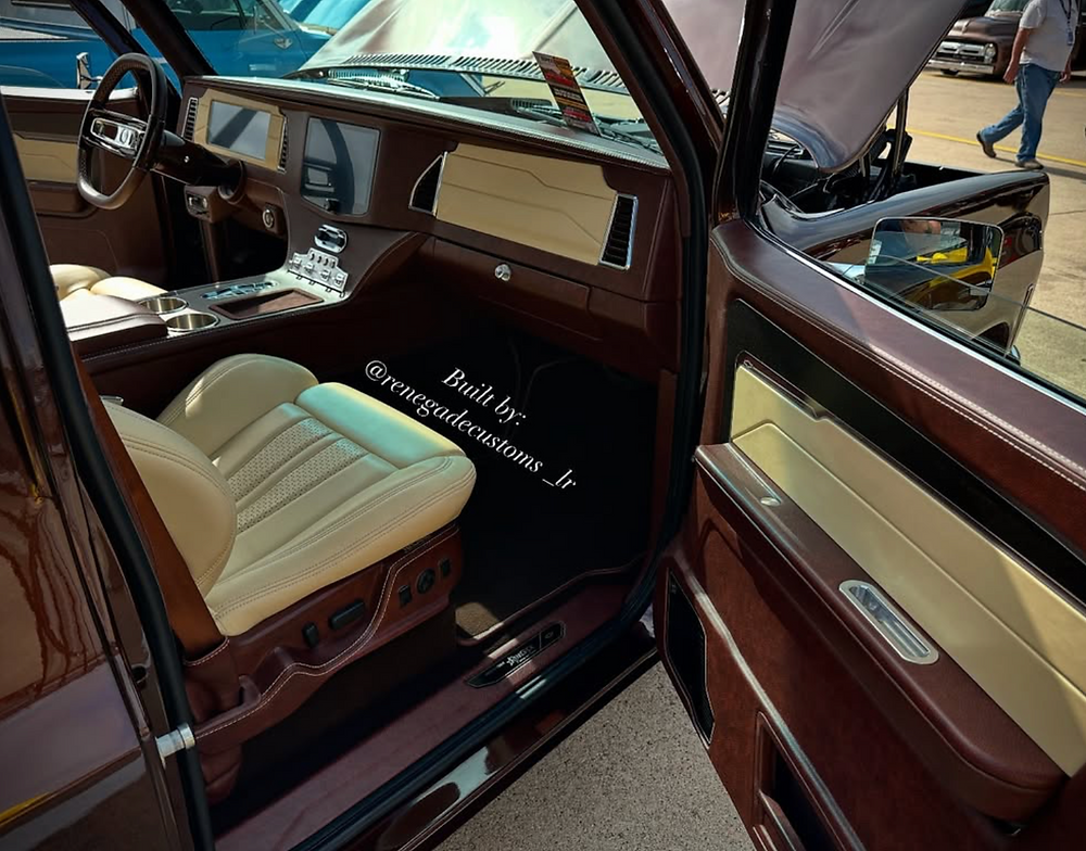 Custom car interior with two-tone brown and beige, built by @renegadecudtoms_fr.