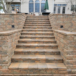 Retaining Wall and Stairs using Unilock Pisa2