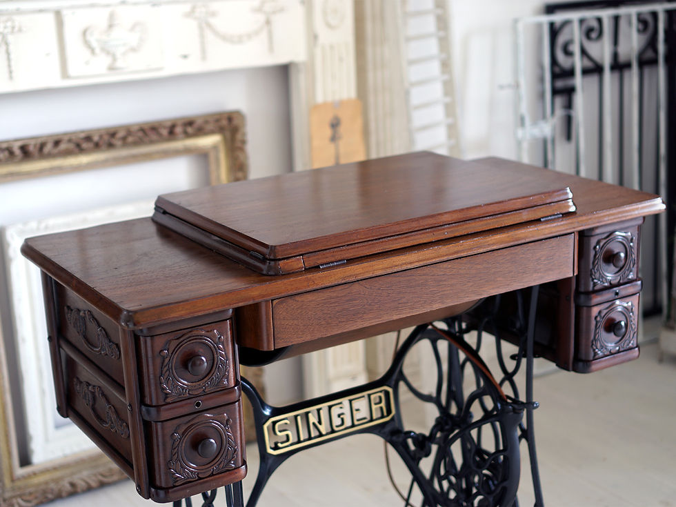 サムネイル： Singer社製 綺麗なアンティークミシン