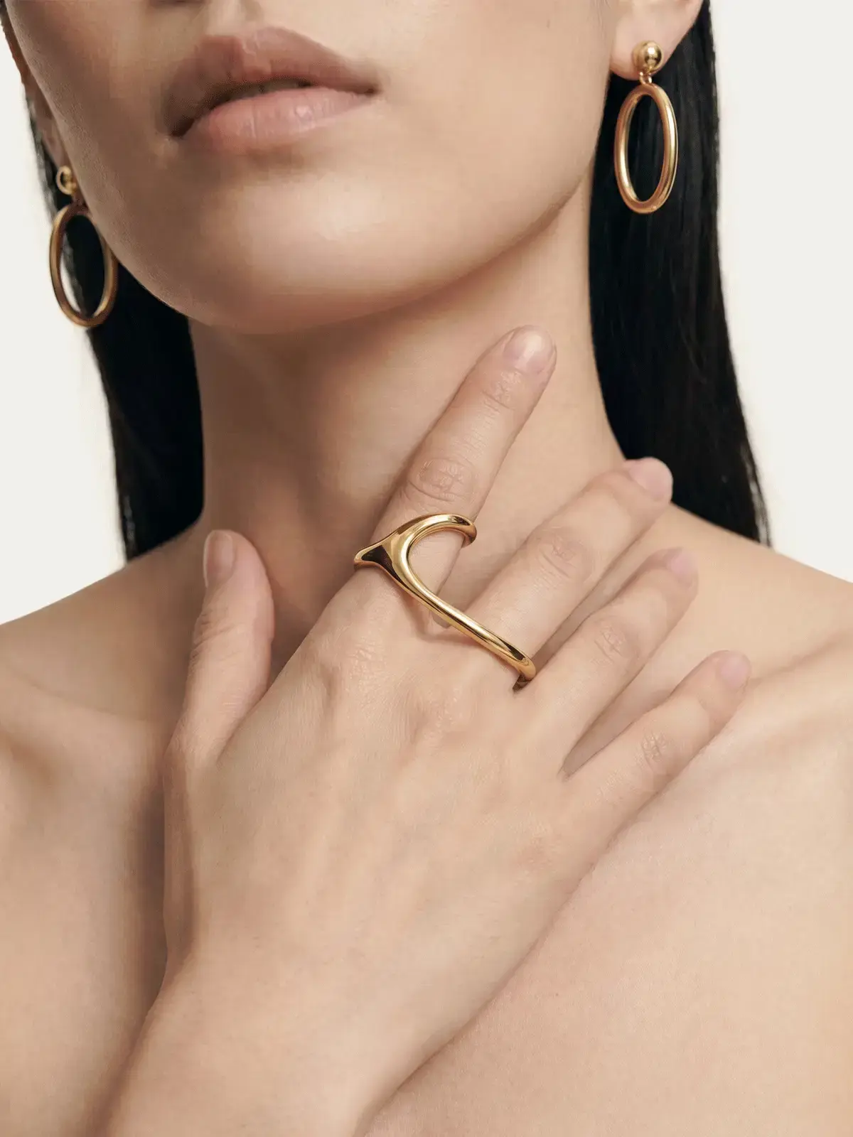 Drift Ring anti-tarnish 24k gold ring, close-up detail — June Gold Forming™