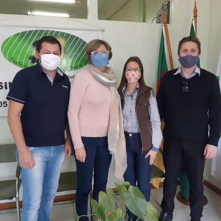 Presidente Teodora recebe representantes da nova agência do SICOOB