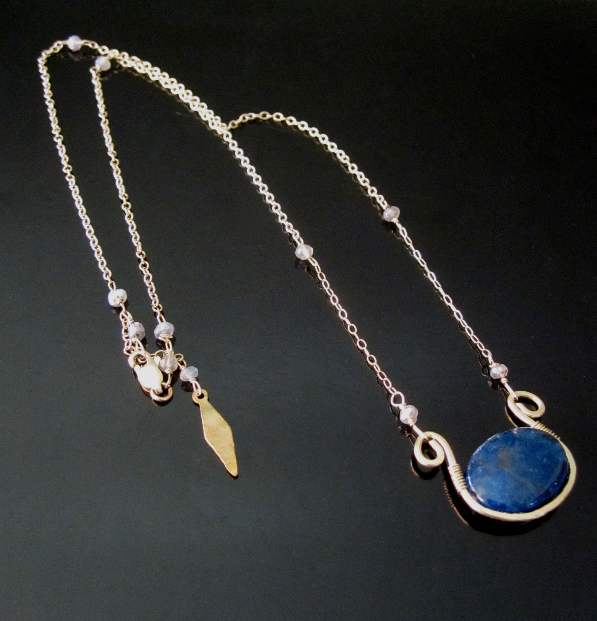 Iyla Horseshoe pendant necklace