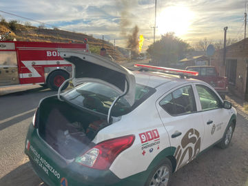 ATIENDEN CUERPOS DE EMERGENCIA INCENDIO EN SANTA ANA; NO HAY LESIONADOS