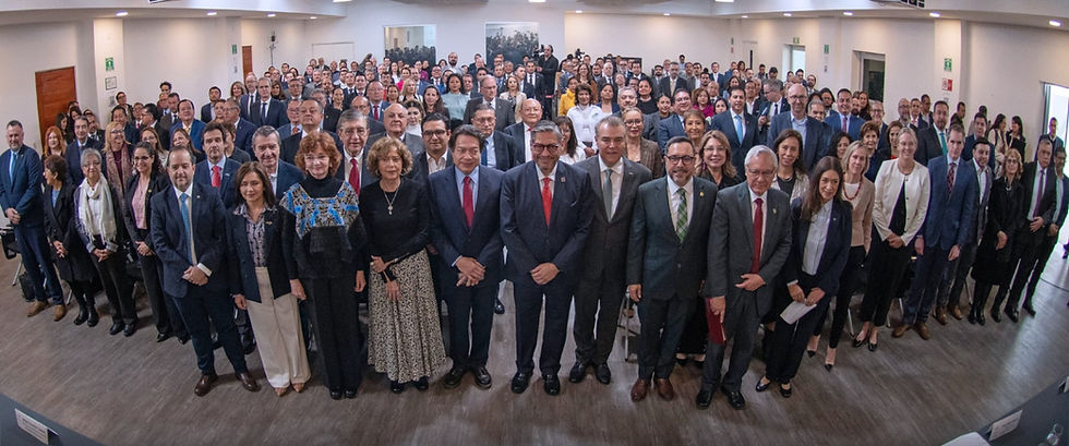 Autoridades de UTH participaron en la firma del Acuerdo Nacional para Fortalecer la Formación Profesional, promoviendo una educación alineada con el sector productivo.