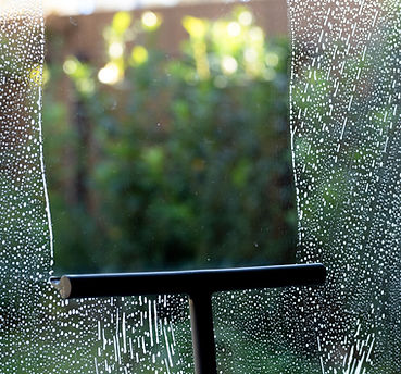 Window cleaning with foamy water