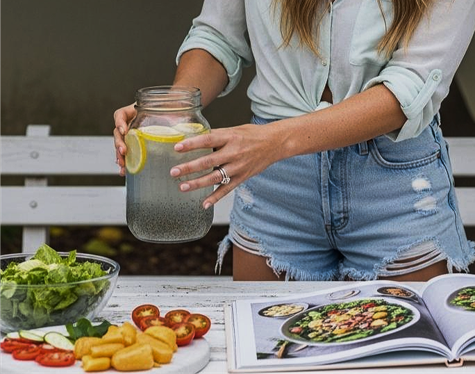 Nutritionist's Guide: What To Eat In A Day For Radiant, Glowing Skin