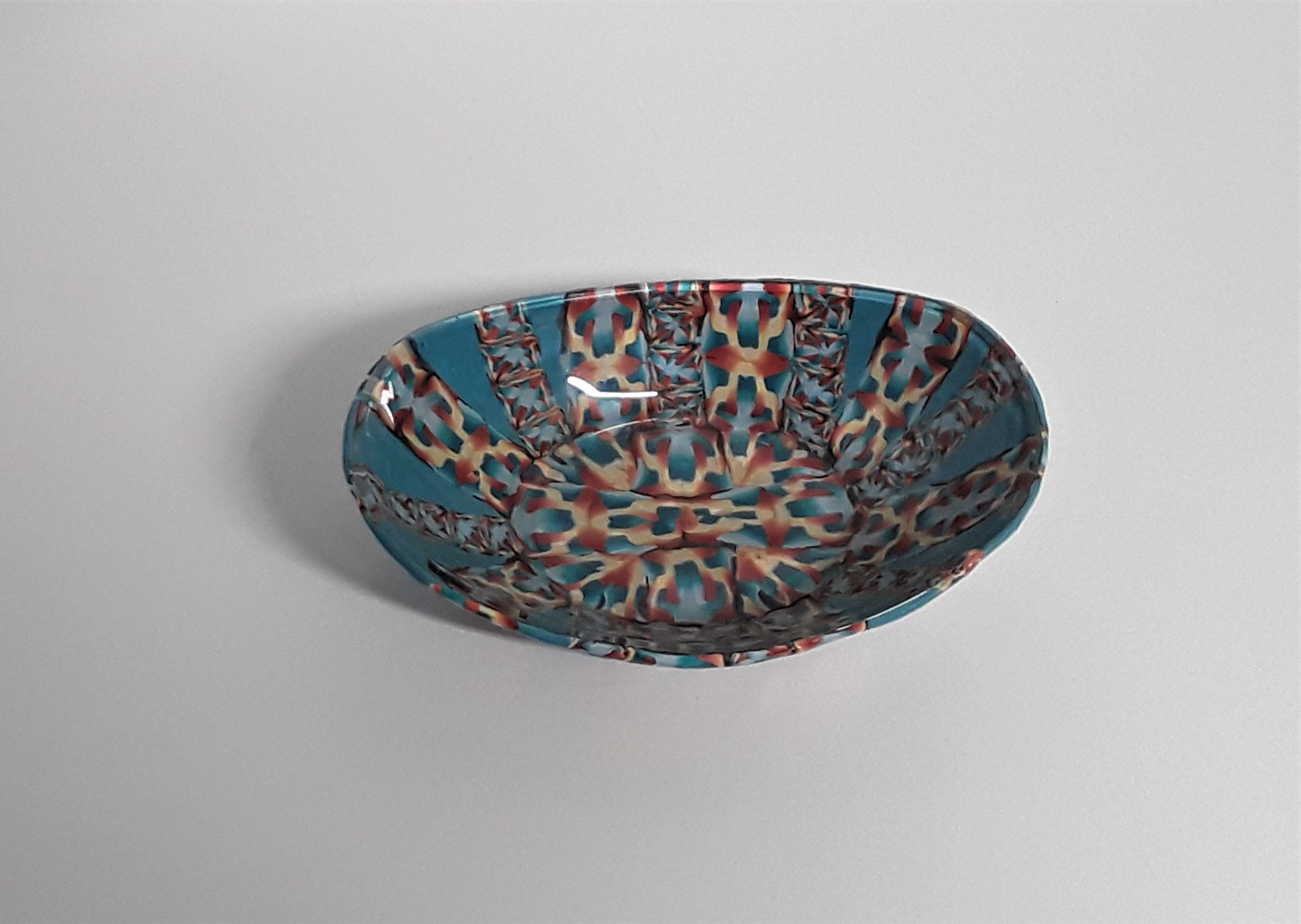 Cuenco de cristal curvado y ovalada de 19x 15 x 5 cm. forrado con láminas de arcilla polimérica