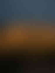 Fint ljus mot klippor