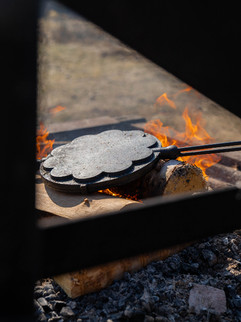 Våffeljärn på eld
