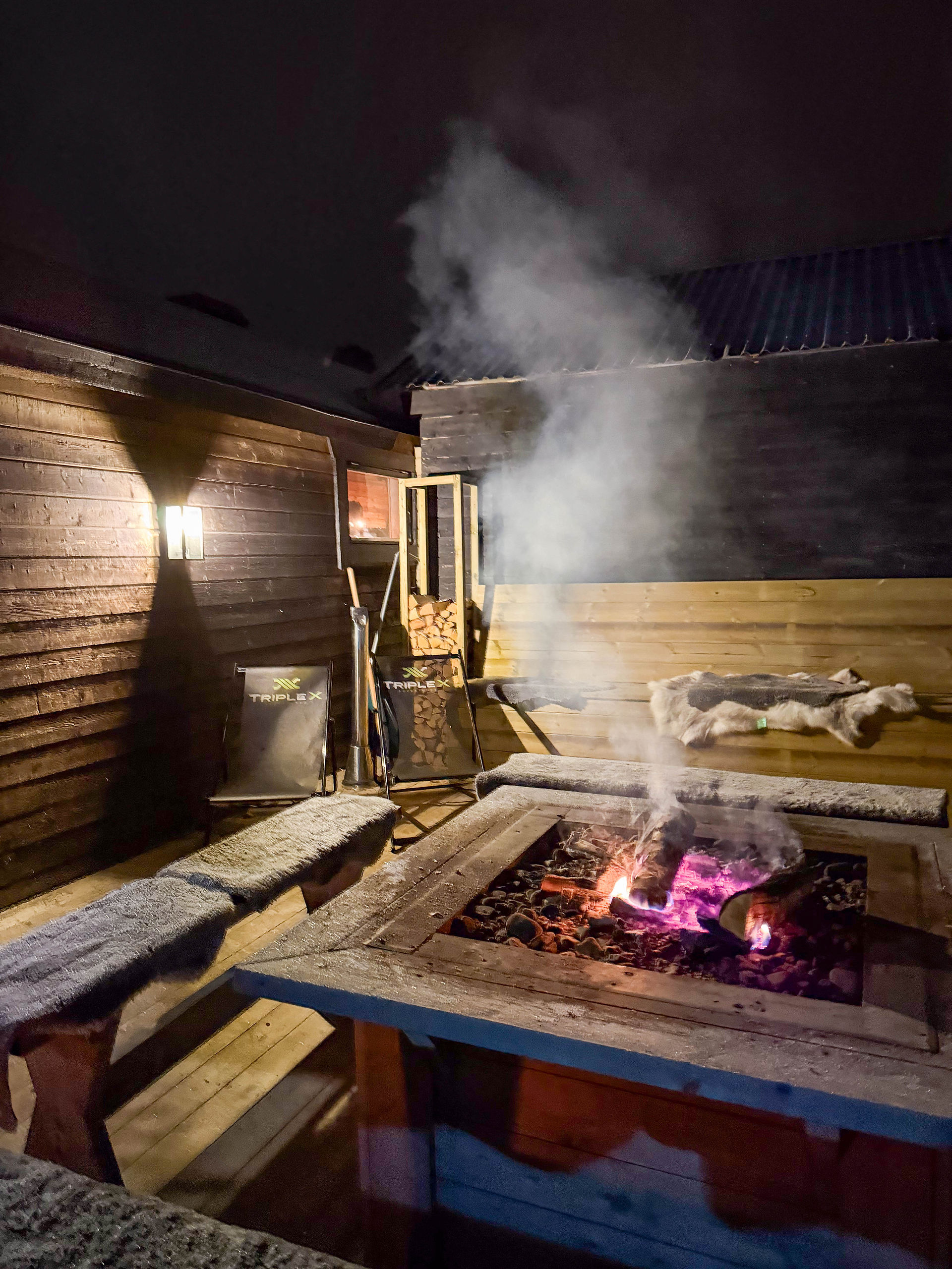 Eld utanför restaurang