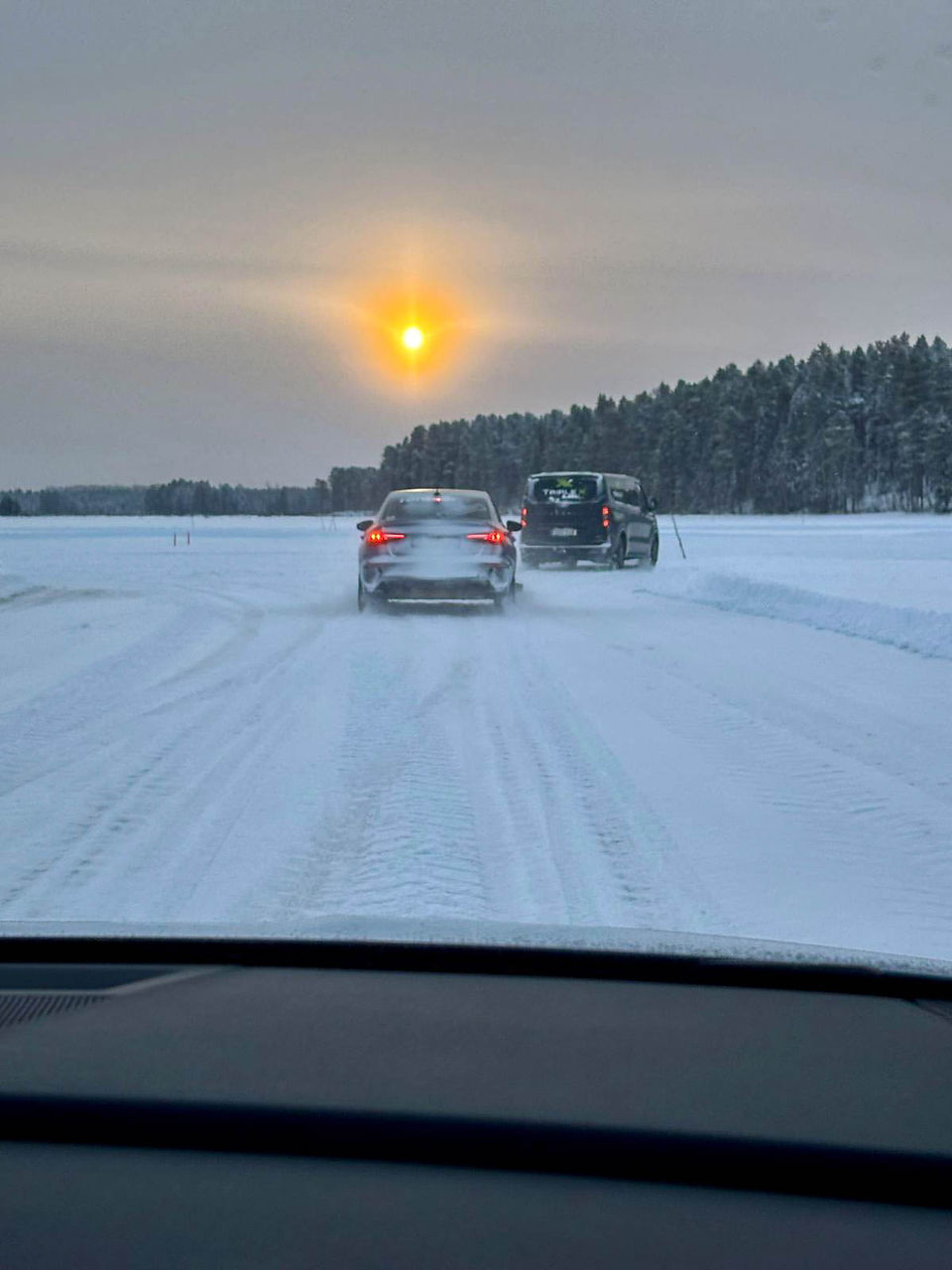 bilar på is