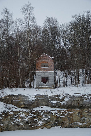 Gammal ruin i snö