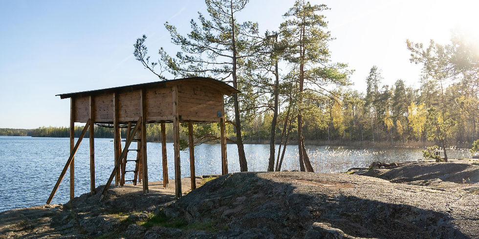 Vindskydd på pålar vid vatten