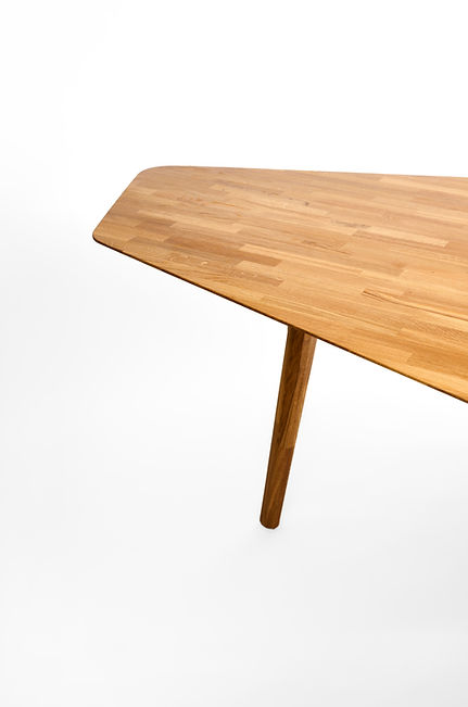 The MUC8 table combines art and function in a unique design that fits into spaces without hindering flow. More than just furniture, it's a catalyst for interaction, with zones that foster unity and shared experiences. As a dynamic centerpiece, it enhances spaces, encouraging both personal and group interactions, and promotes fluid movement and conversation.