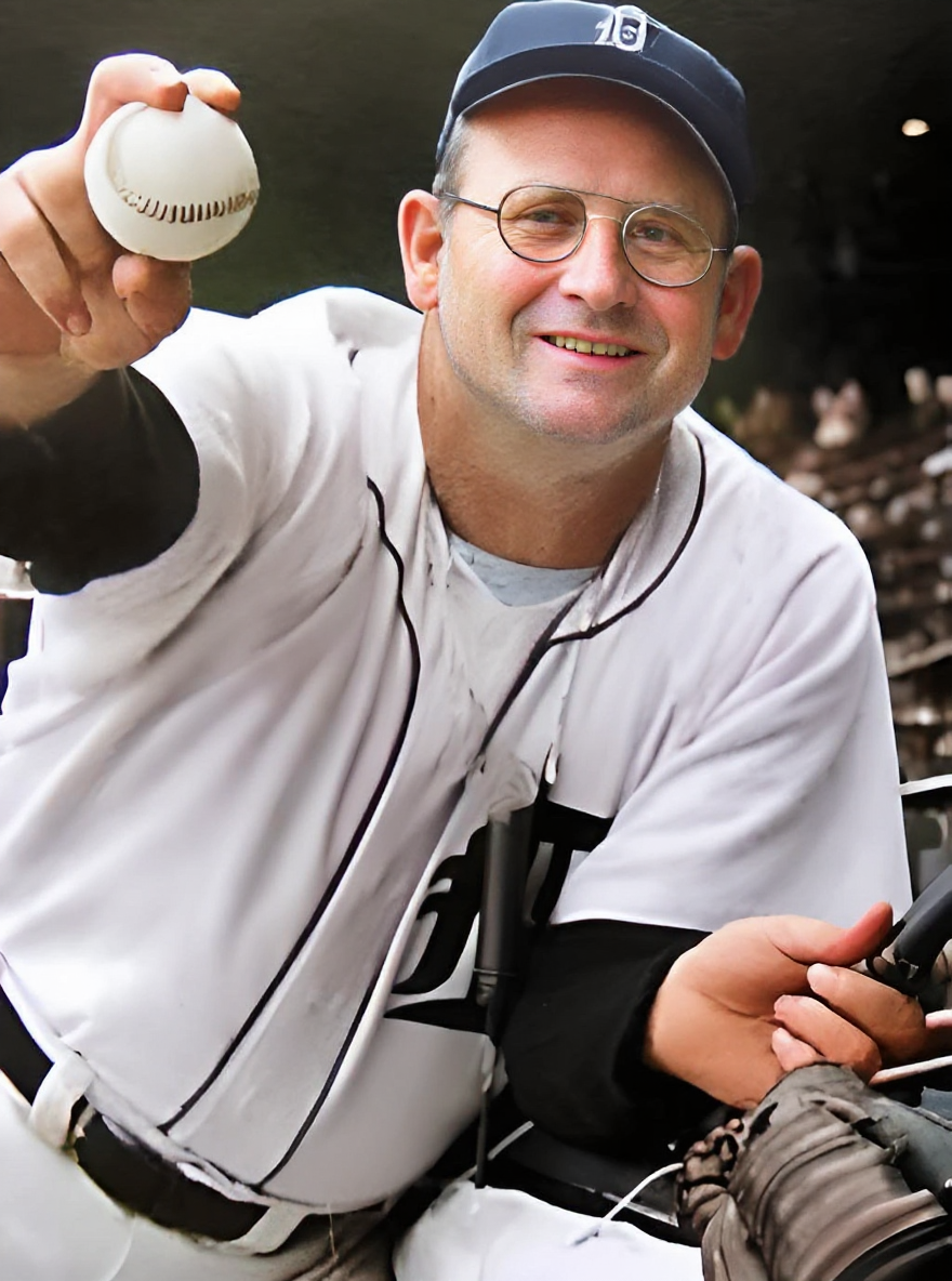 Former Detroit Tigers star Paul "Dizzy" Trout was the guest speaker at the Top-O-Michigan Baseball League banquet, 1954