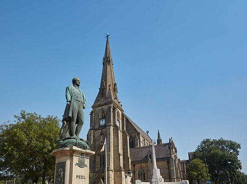 Peel statue and Bury Parish Church (1).jpg