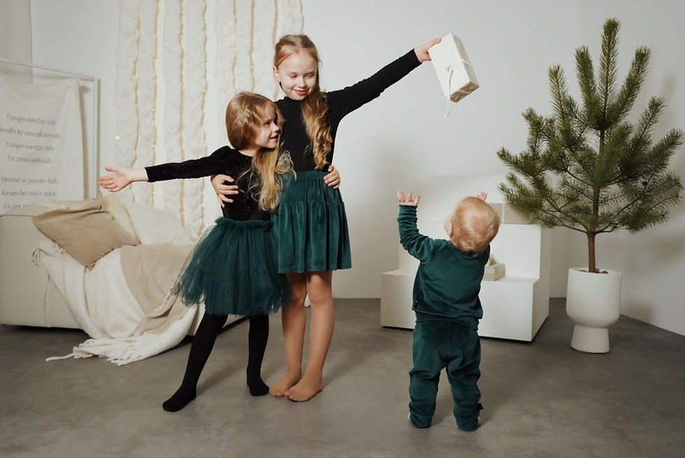 Thumbnail: Meiteņu velūra svārki ikdienai un svētkiem