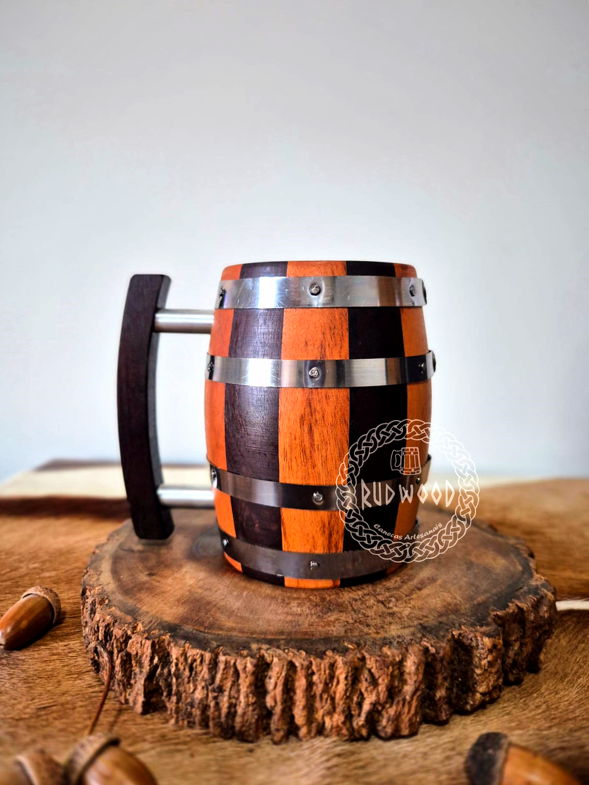 73 - Caneca barril em Imbuia e Muiracatiara 600 ml