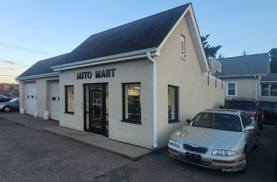 Exterior view of 4201 E Lake St