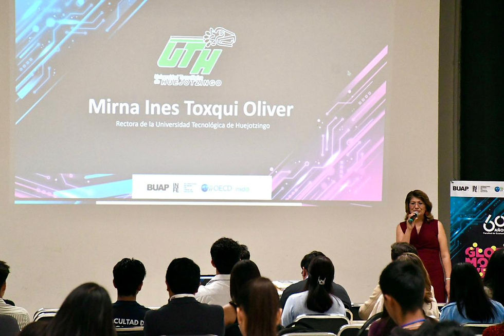 Mirna Toxqui rectora de la UTH