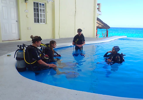 Aldora Divers Training 02.jpg