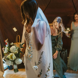 white flower embroidered brides veil