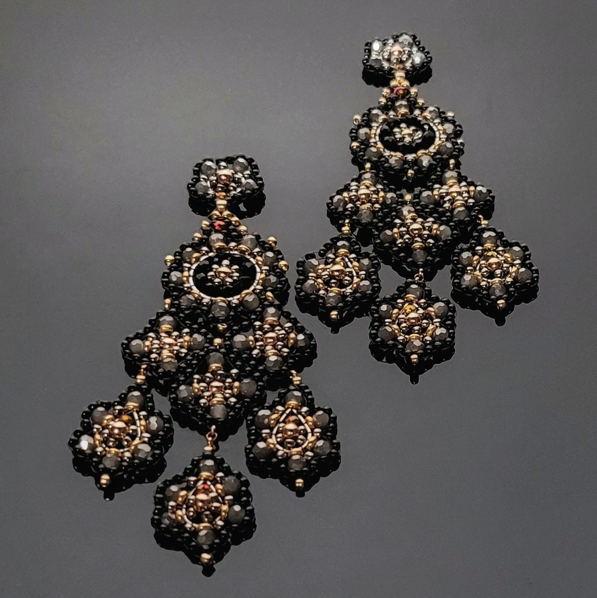 Ohrringe Kronleuchter schwarz, grau, rosegold