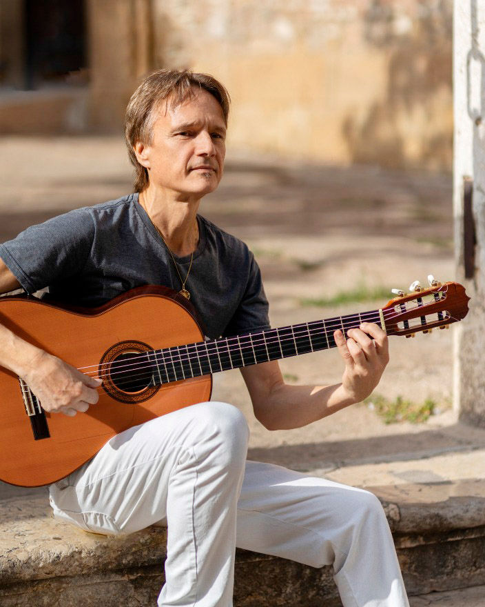 68. "Elin paratiisissa", sanoo Córdobaan 80-luvulla muuttanut flamencokitaristi Raul Mannola