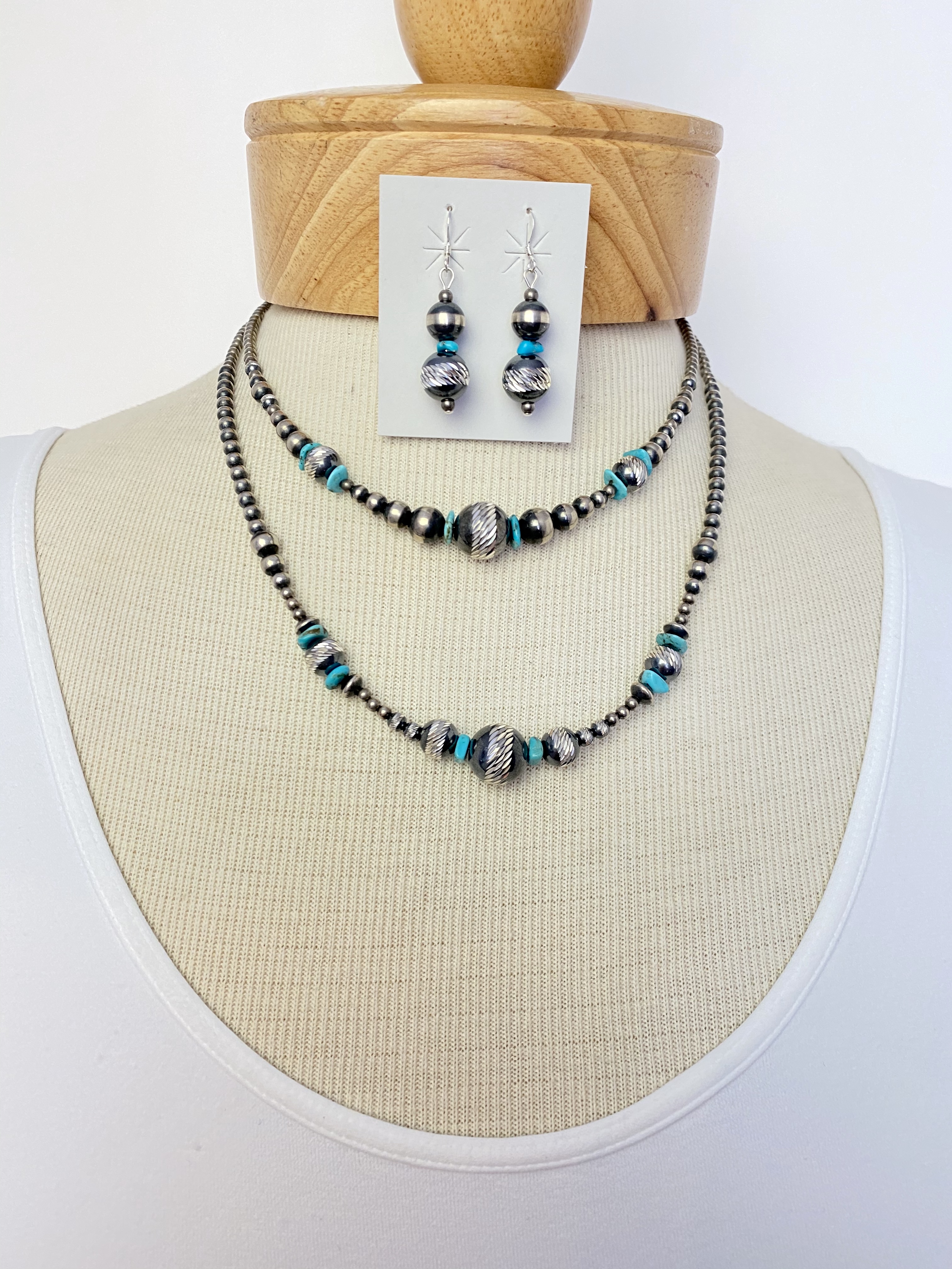 Diamond cut silver bead w turquoise necklace