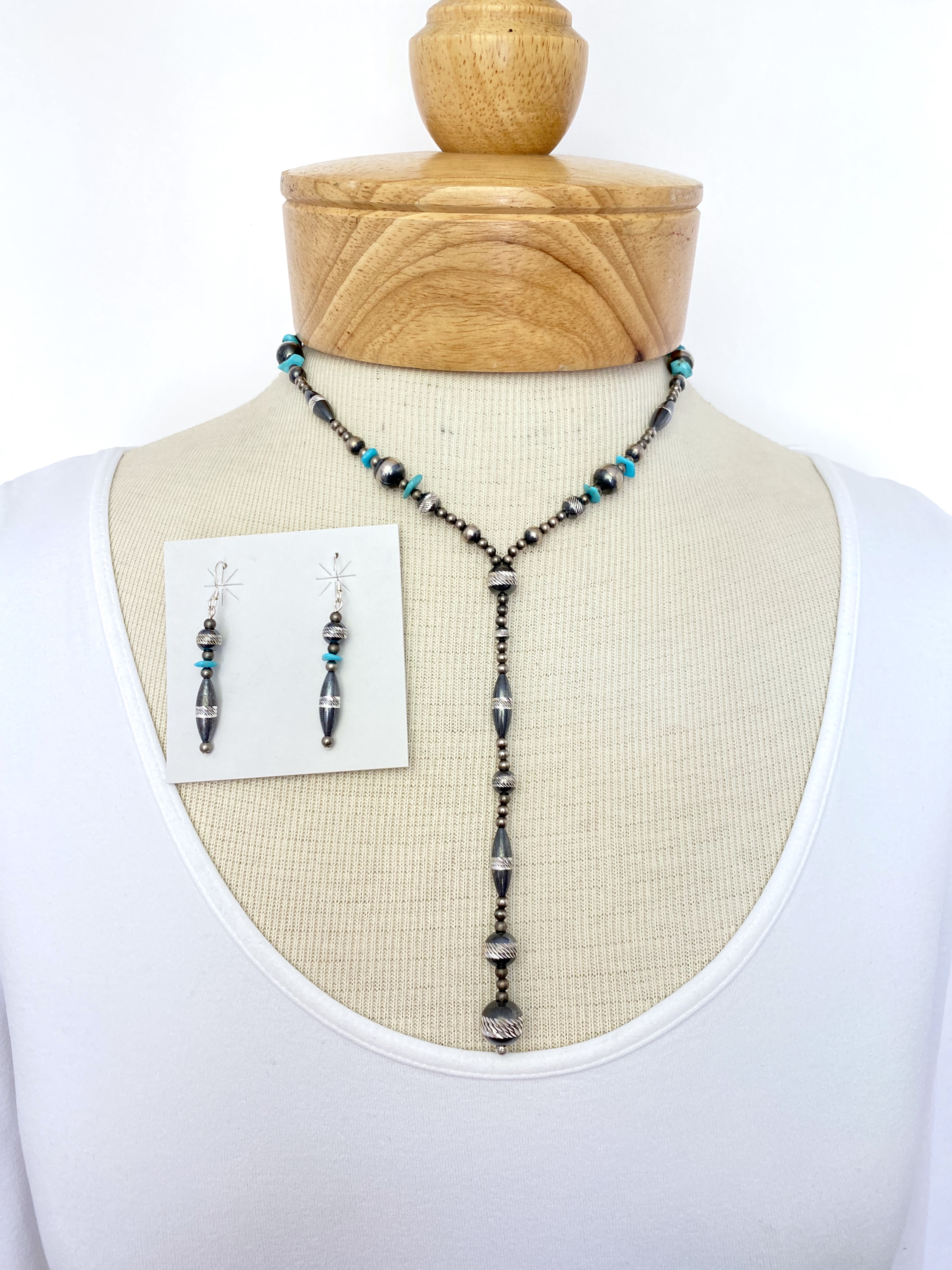 Diamond cut silver bead w turquoise necklace