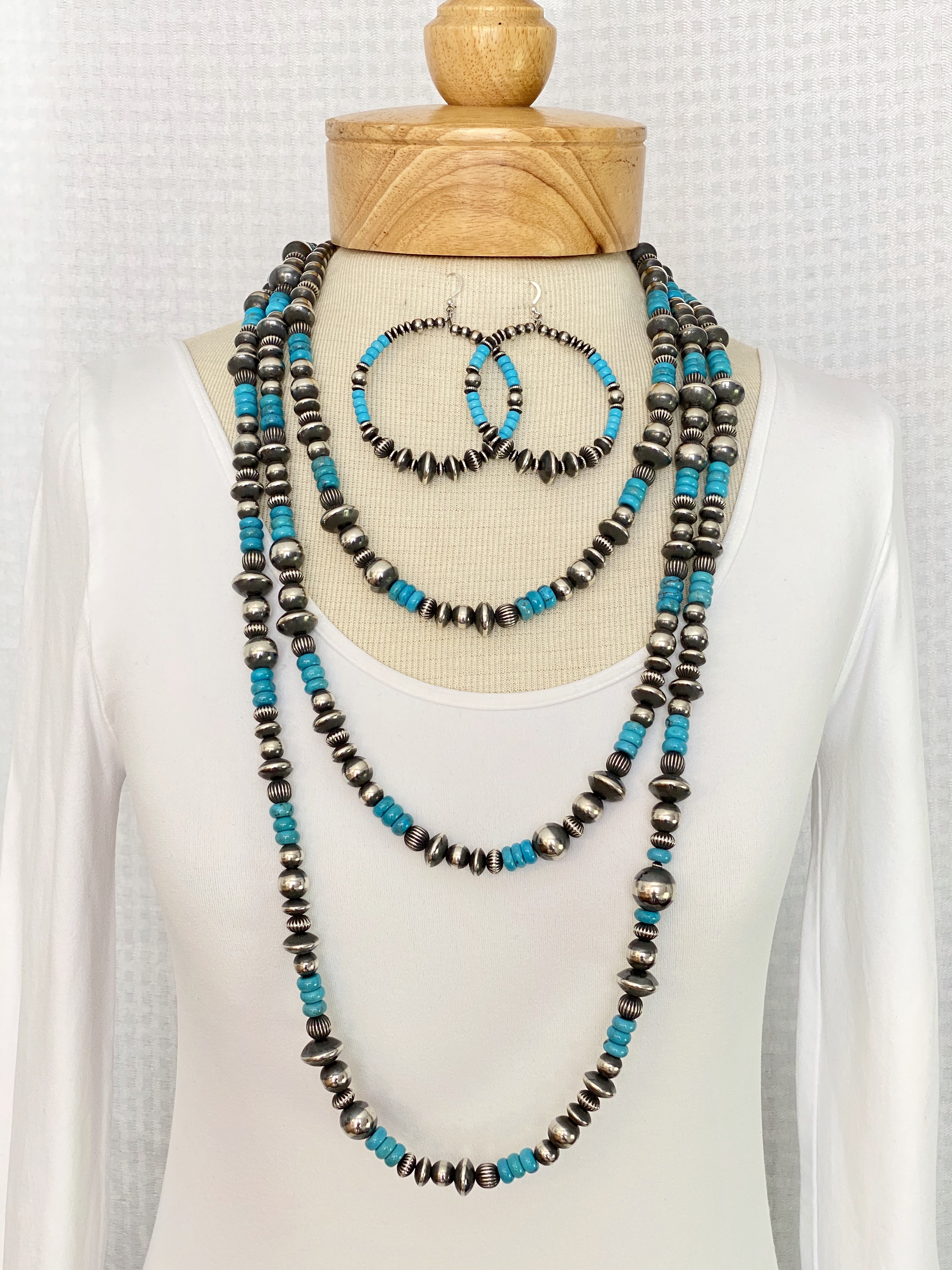 Silver bead turquoise necklace