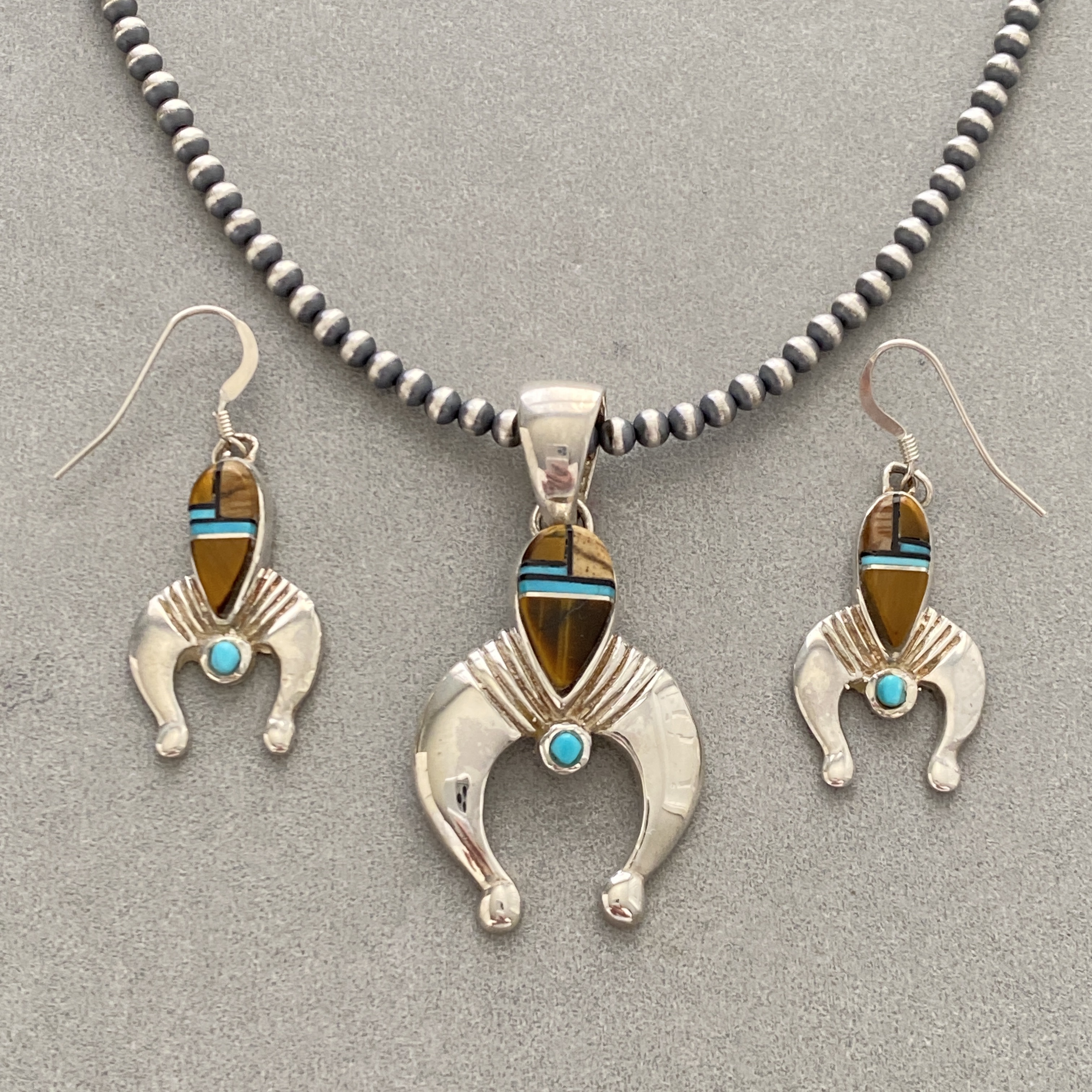 Naja pendant & earring set