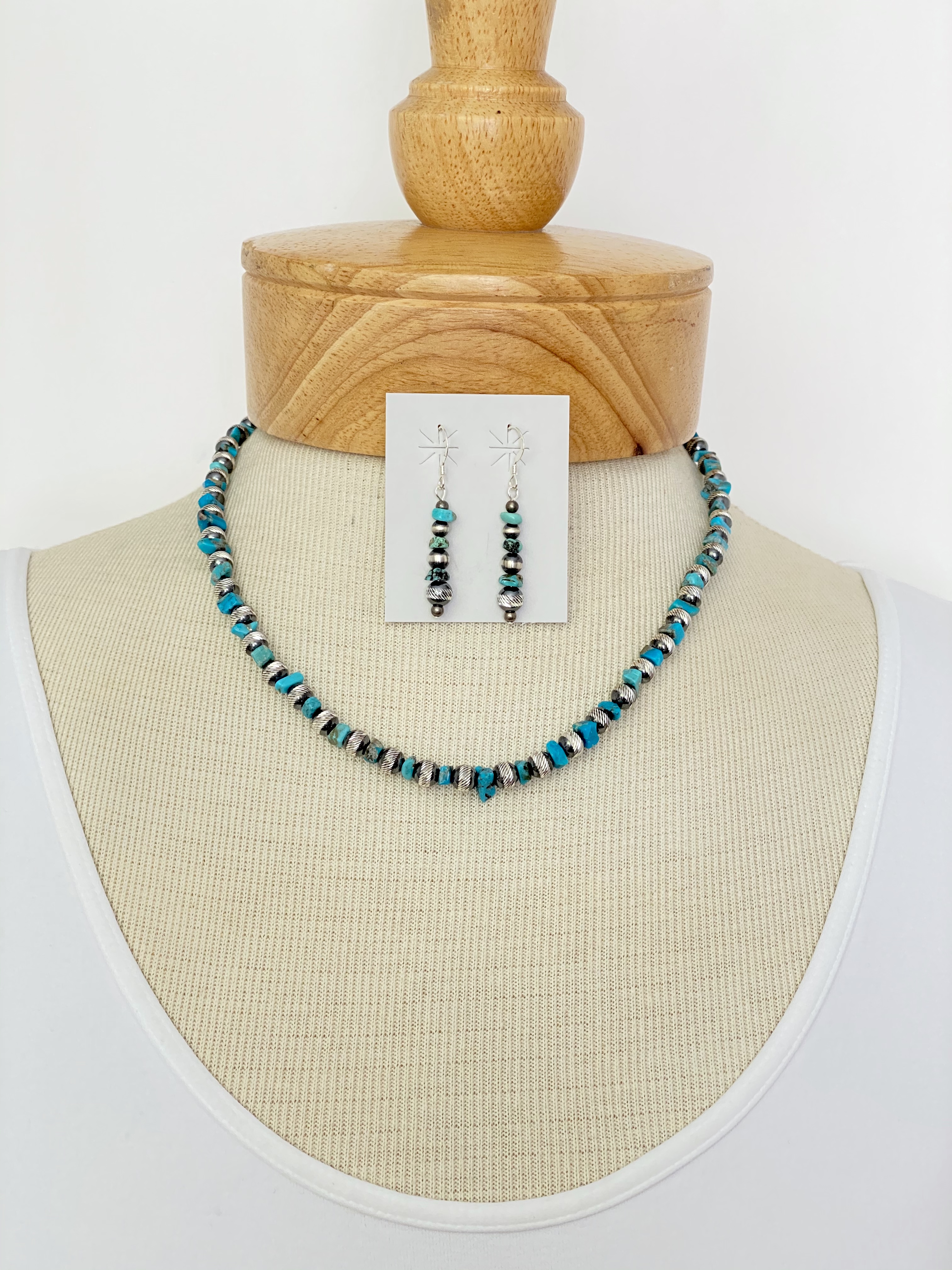 Diamond cut silver bead w turquoise