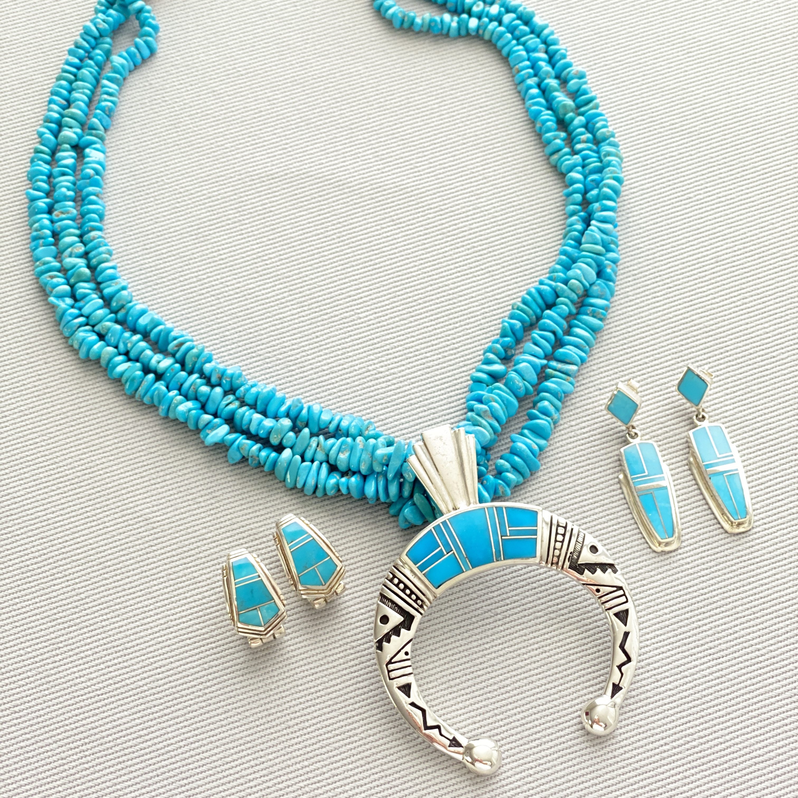 Naja pendant